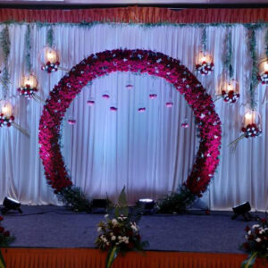 Opulence and Tradition Reflected in the Richness of Wedding Flowers