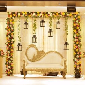 Sleek Aesthetics Meet Soft Flowers on a Trendsetting Wedding Stage