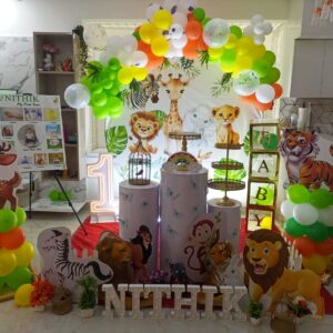Lion King Jungle theme decoration with props